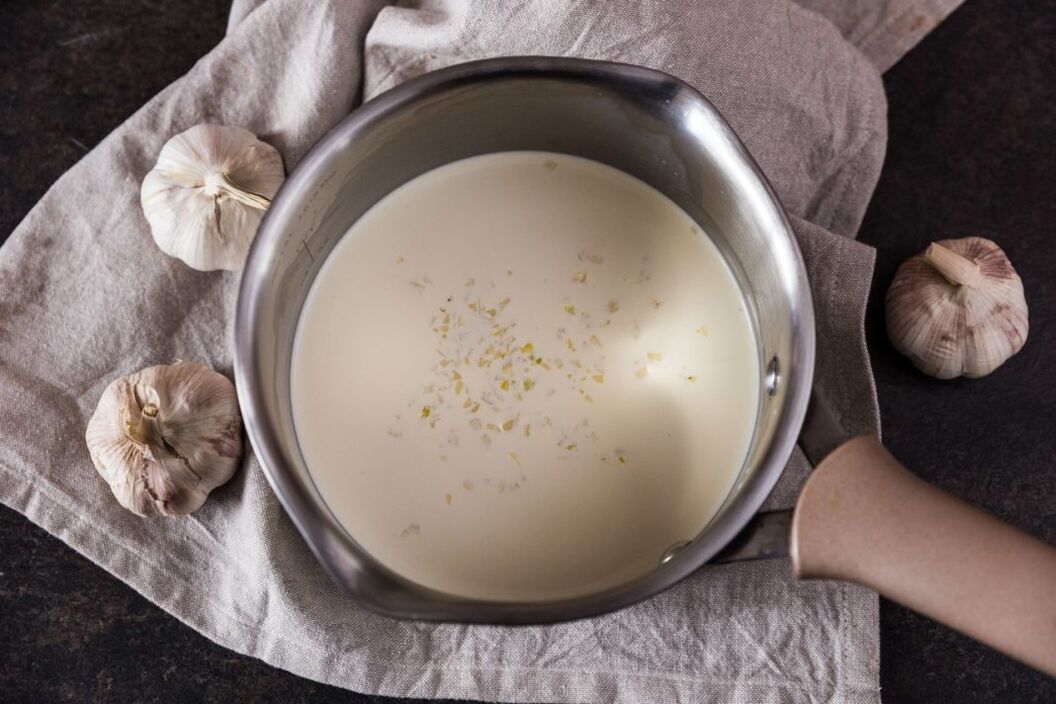 milk soup with garlic against parasites